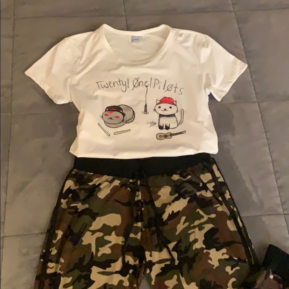 Hot Kiss Camouflage Capri Joggers